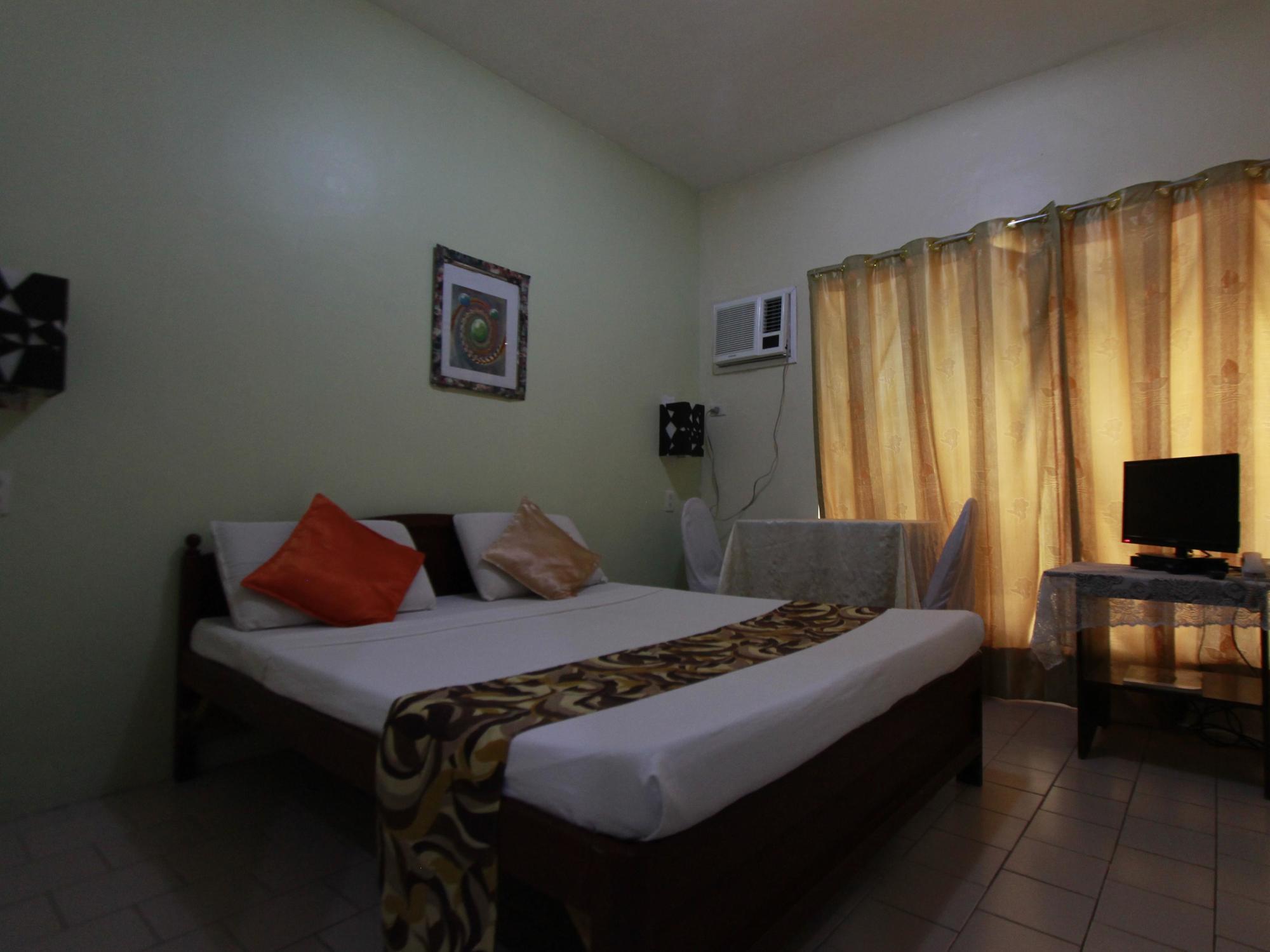 Oyo 200 Ponce Suites Art Hotel Davao Exterior photo