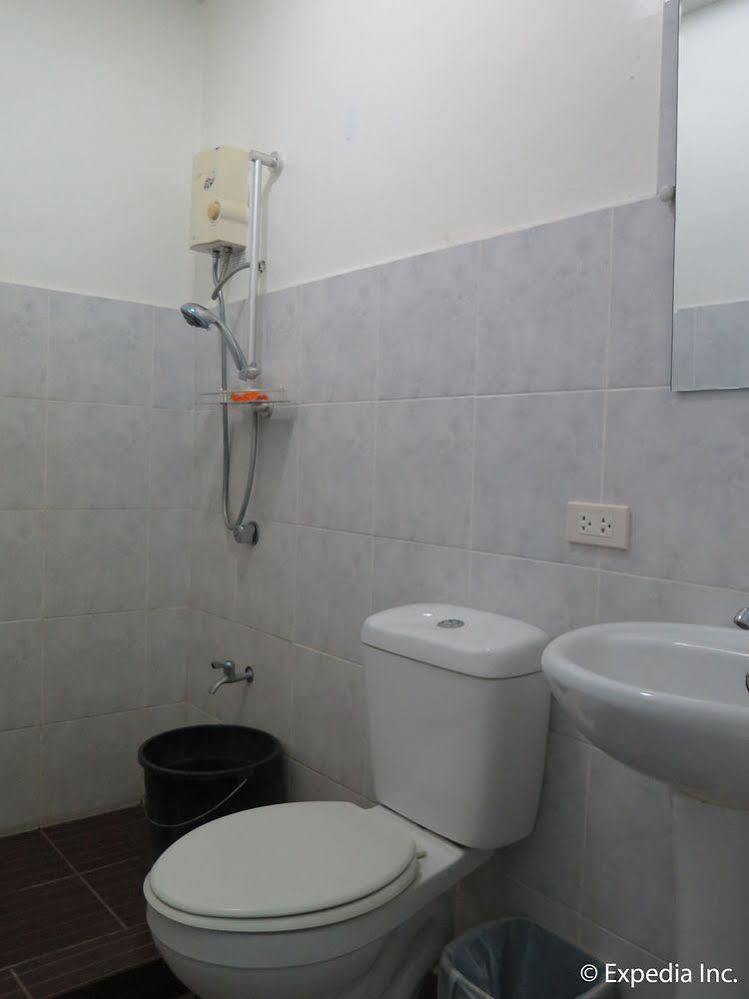 Oyo 200 Ponce Suites Art Hotel Davao Exterior photo
