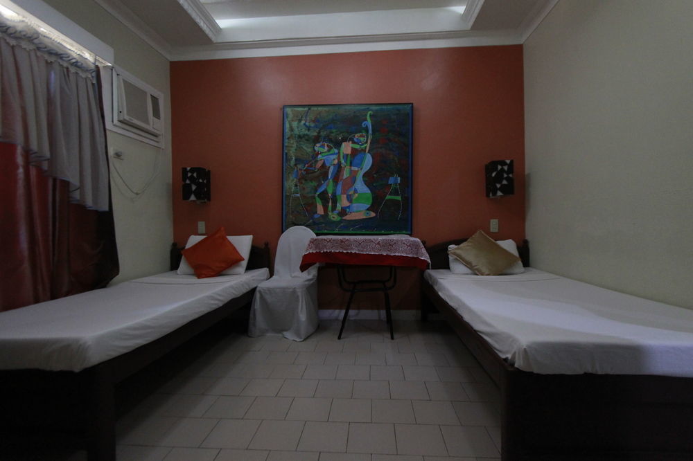 Oyo 200 Ponce Suites Art Hotel Davao Exterior photo