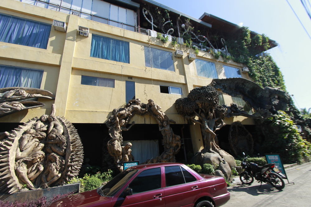 Oyo 200 Ponce Suites Art Hotel Davao Exterior photo
