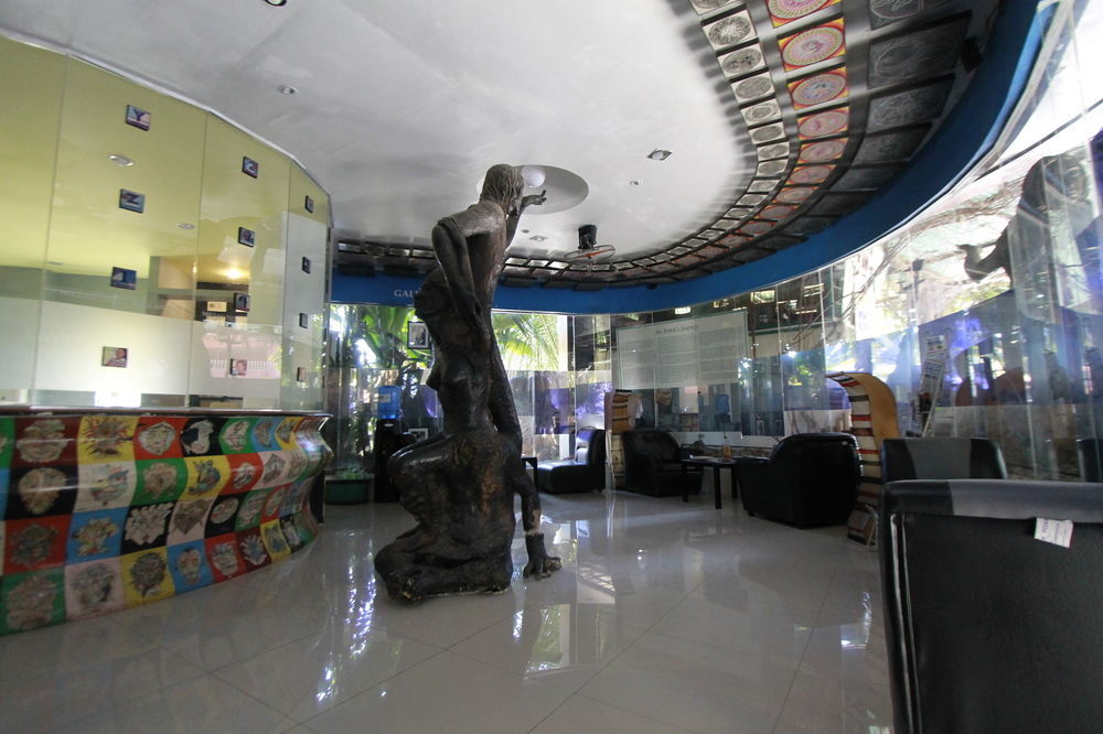 Oyo 200 Ponce Suites Art Hotel Davao Exterior photo