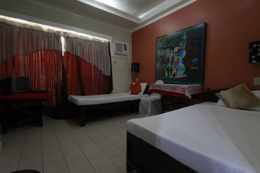 Oyo 200 Ponce Suites Art Hotel Davao Exterior photo