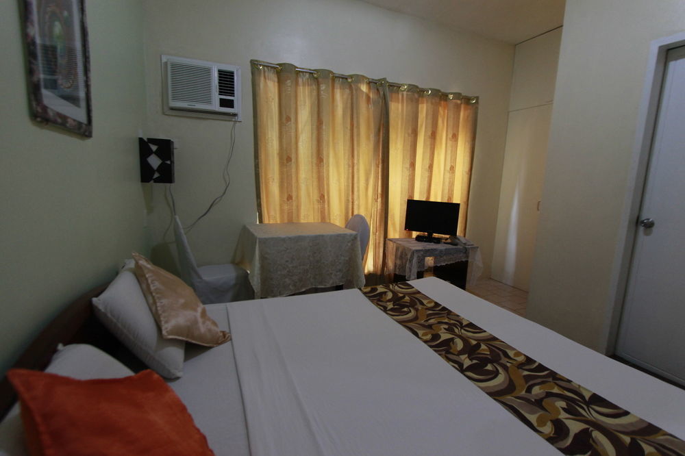 Oyo 200 Ponce Suites Art Hotel Davao Exterior photo