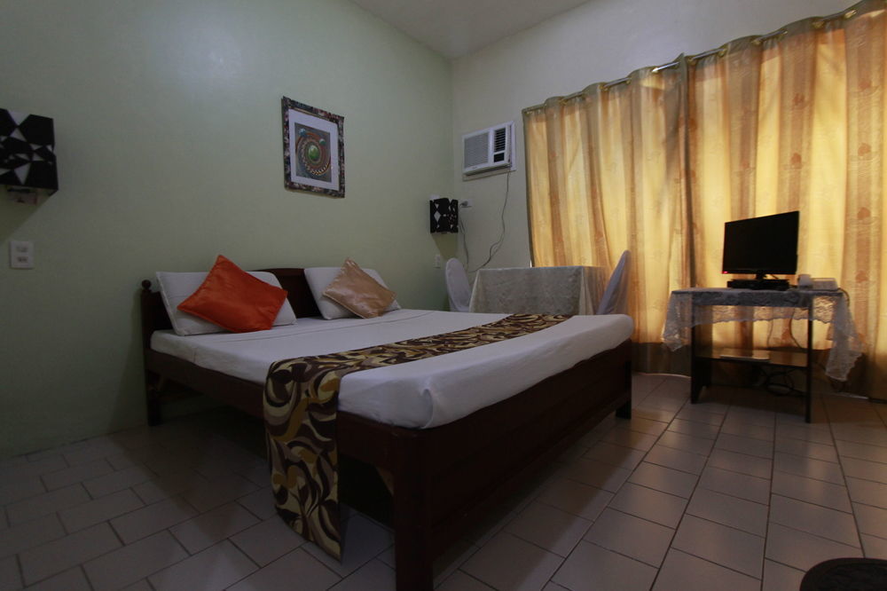Oyo 200 Ponce Suites Art Hotel Davao Exterior photo