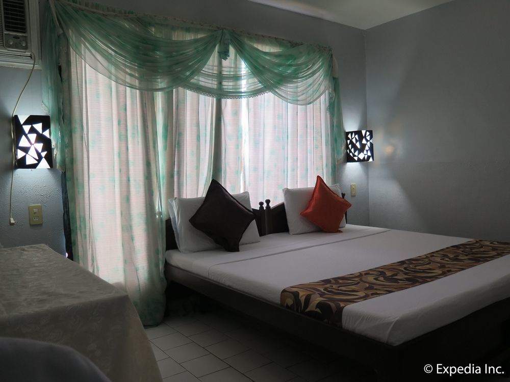 Oyo 200 Ponce Suites Art Hotel Davao Exterior photo