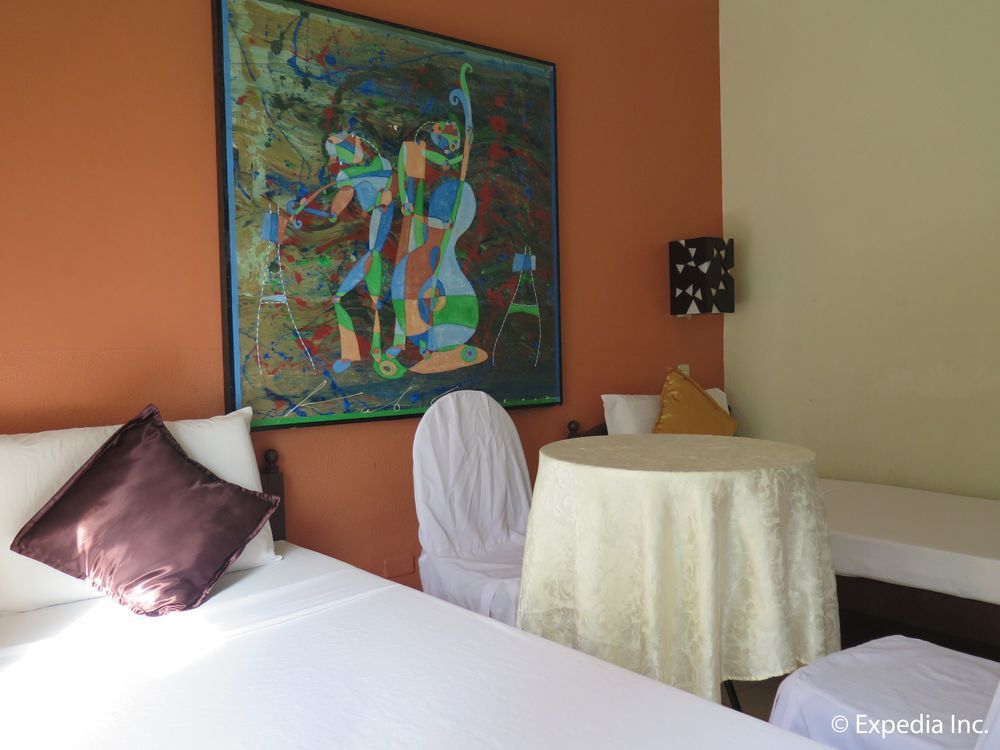 Oyo 200 Ponce Suites Art Hotel Davao Exterior photo