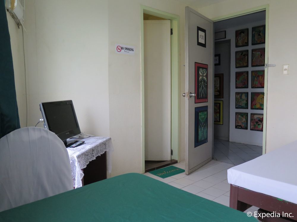Oyo 200 Ponce Suites Art Hotel Davao Exterior photo