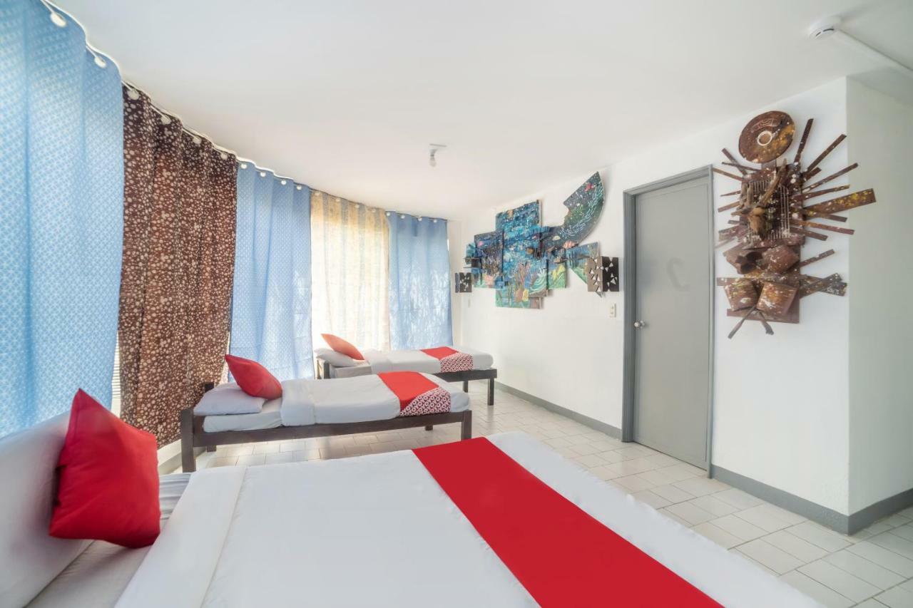 Oyo 200 Ponce Suites Art Hotel Davao Exterior photo