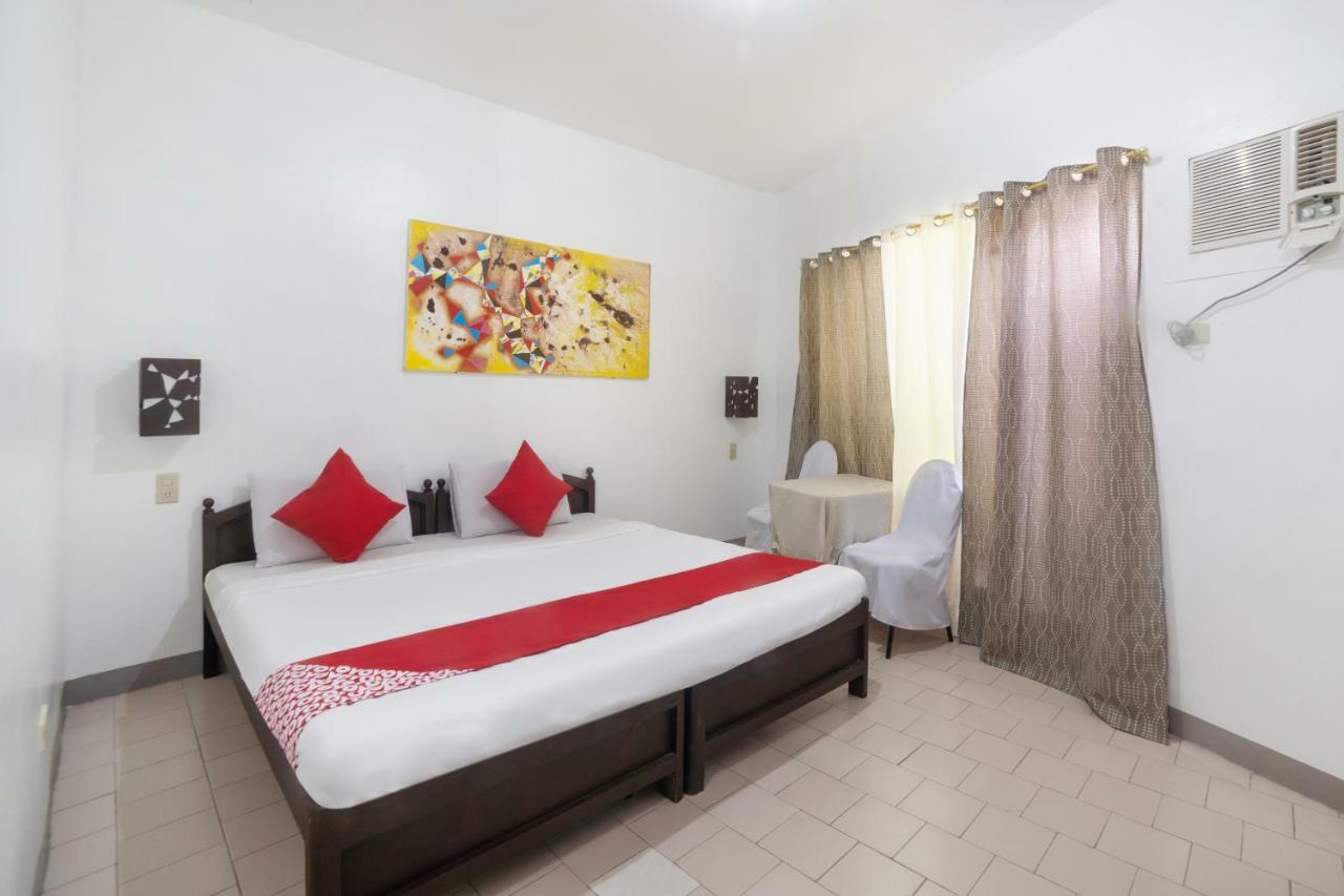 Oyo 200 Ponce Suites Art Hotel Davao Exterior photo