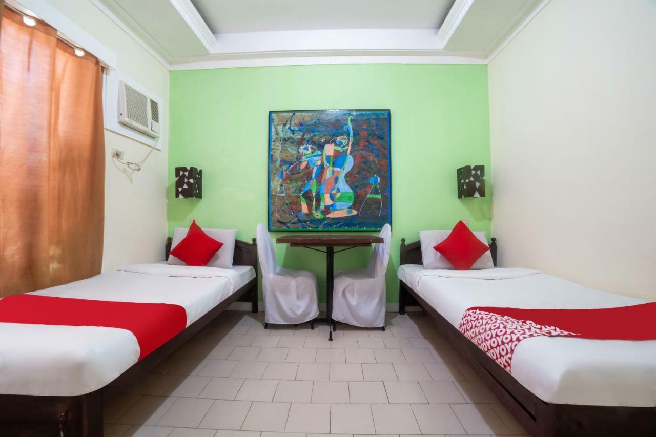 Oyo 200 Ponce Suites Art Hotel Davao Exterior photo