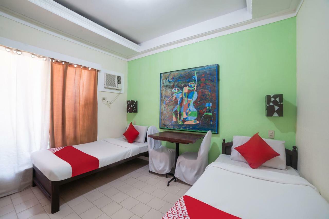 Oyo 200 Ponce Suites Art Hotel Davao Exterior photo