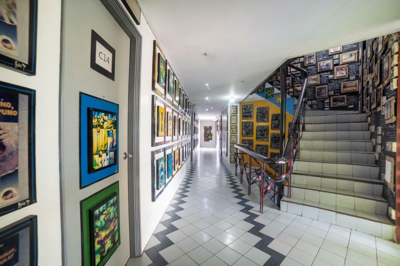 Oyo 200 Ponce Suites Art Hotel Davao Exterior photo