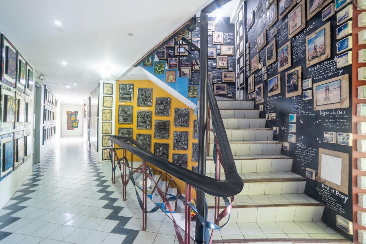 Oyo 200 Ponce Suites Art Hotel Davao Exterior photo